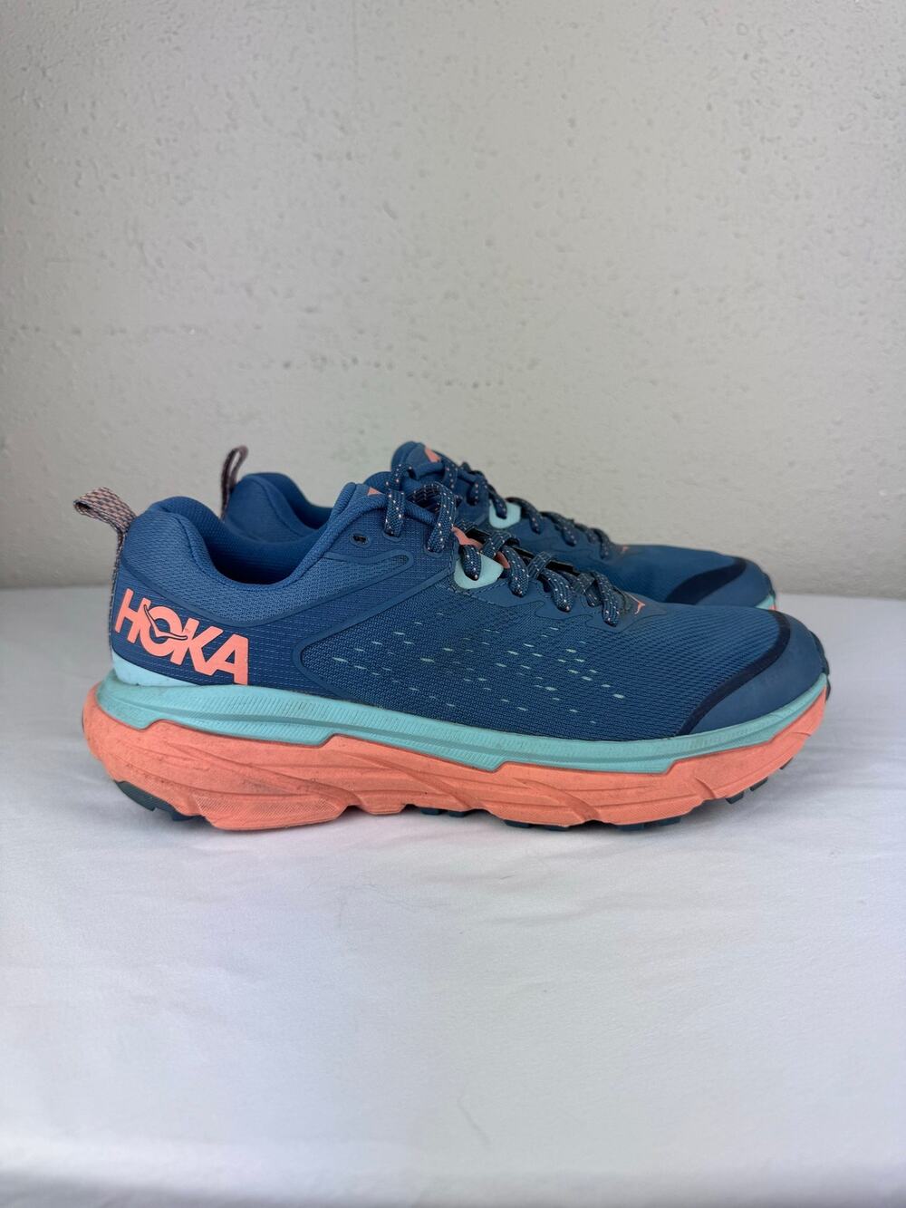 Hoka Challenger ATR 6 Sneakers Womens Size 7